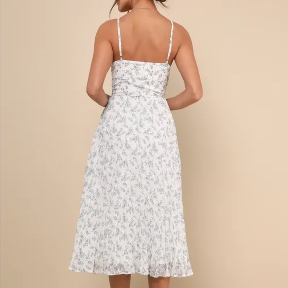 LULUS DARLING FAVORITE WHITE FLORAL SLEEVELESS PLEATED DRESS - Picture 5 of 6